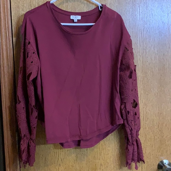 Umgee Tops - Maroon hi-low top with Lacey cutout sleeves